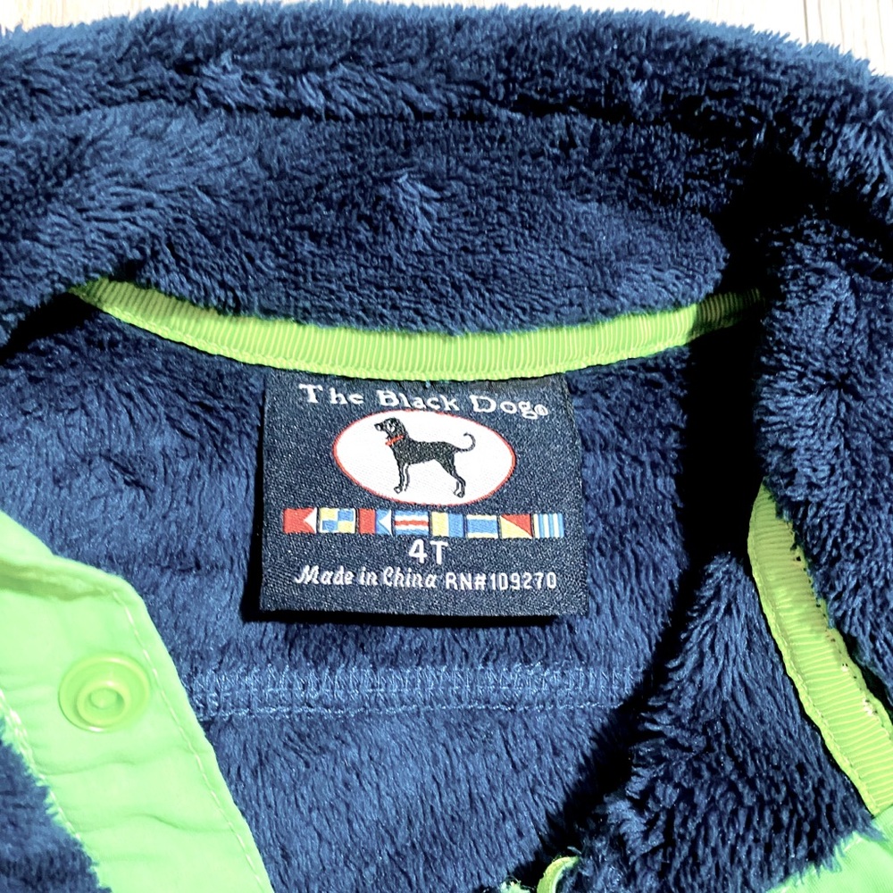The Black Dog fleece boys size 4T